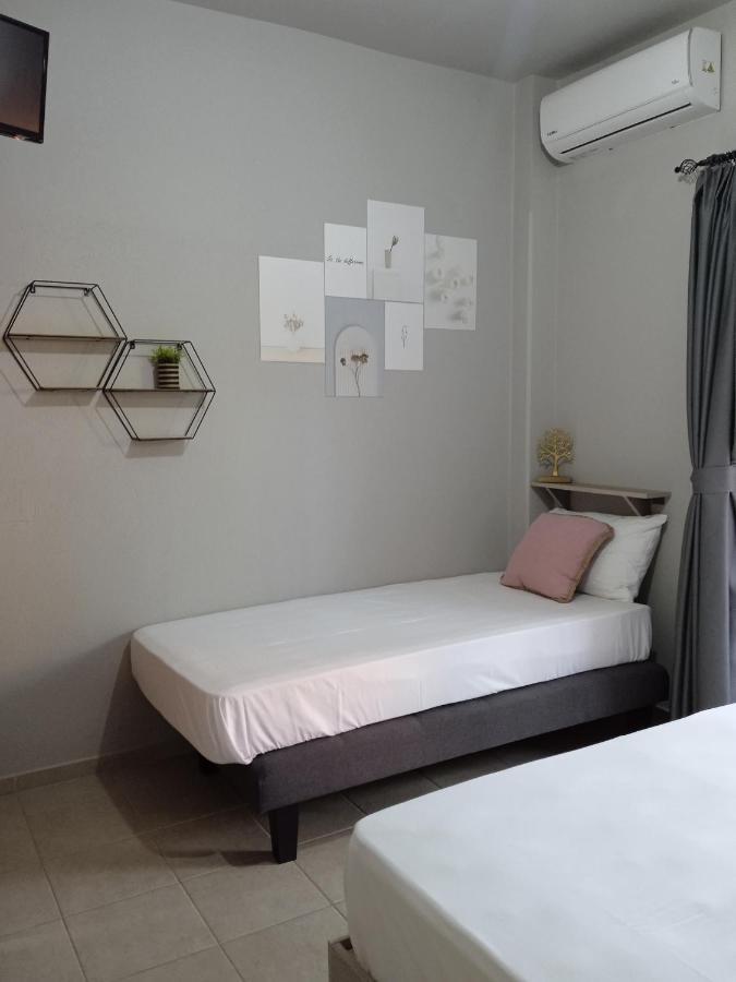 Almira - Rooms To Let 네아 로다 외부 사진