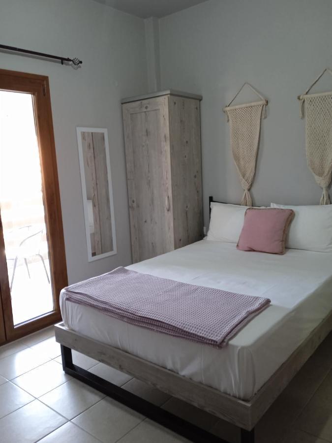 Almira - Rooms To Let 네아 로다 외부 사진